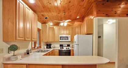 Wellsboro Woods Retreat - Near 2 State Parks