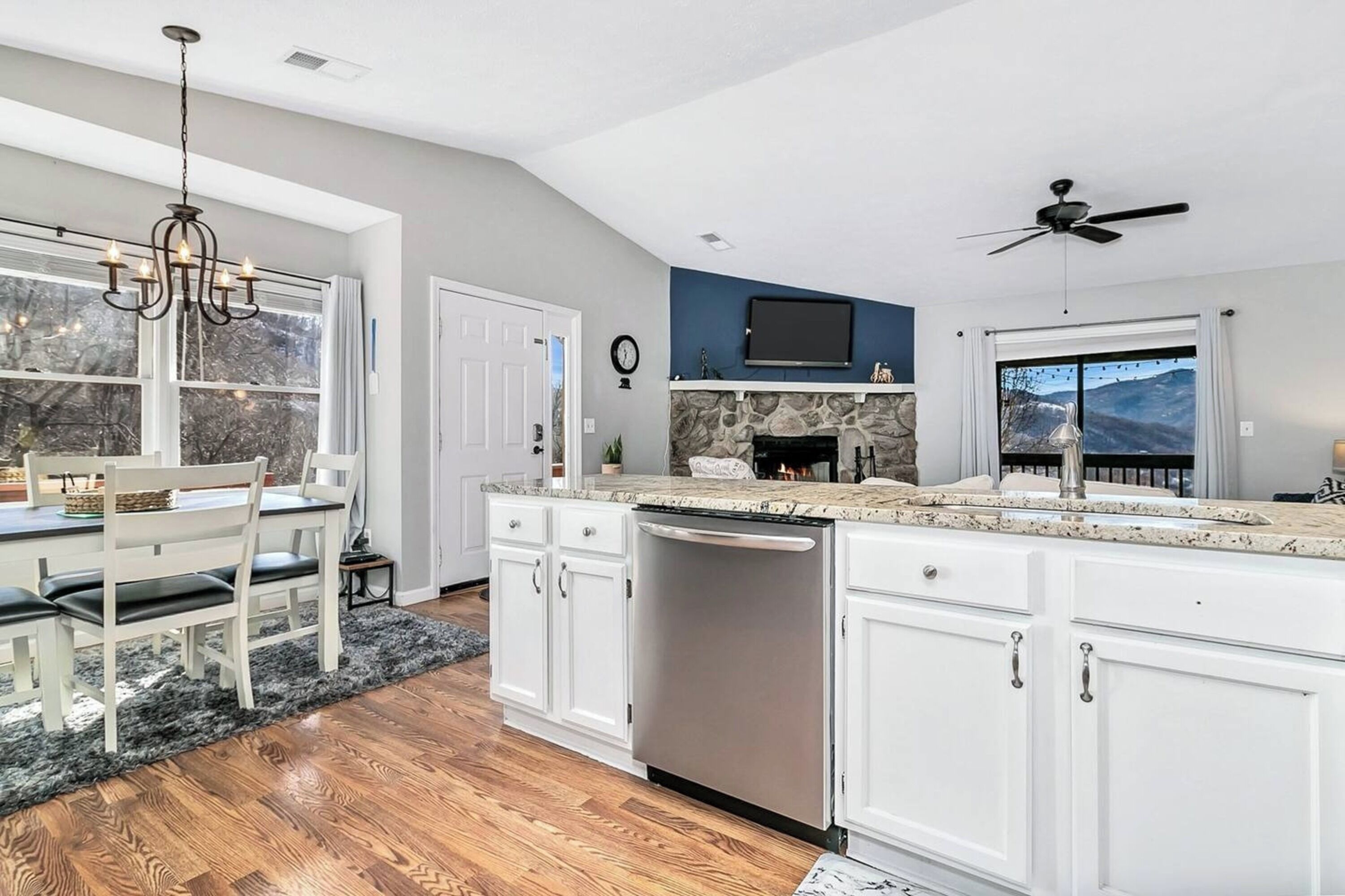 Signature Cabin, 2 Bedrooms, Patio, Mountain View | Private kitchen | Fridge, microwave, oven, stovetop