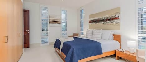 6 bedrooms, desk, iron/ironing board, free WiFi