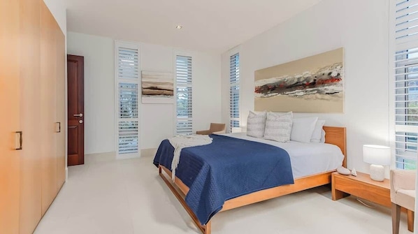 6 bedrooms, desk, iron/ironing board, free WiFi