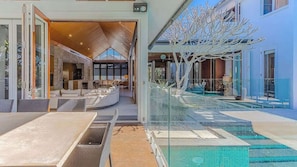 Outdoor dining - Santi House - Beachfront home with ocean views (Kingscliff)