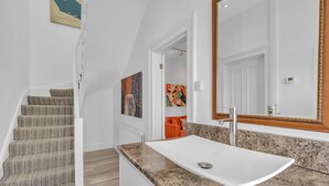 A modern bathroom with a white sink, granite countertop, and a large mirror. - City Chic Townhouse | By My Getaways (Brighton)