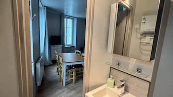 Comfort Apartment | Bathroom