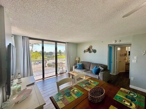 Smart TV, table tennis