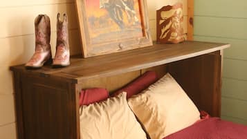 1 bedroom, bed sheets