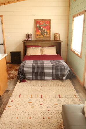 1 bedroom, bed sheets