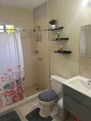 Handtücher, Seife, Toilettenpapier