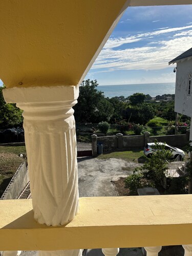 Charming 3-bedroom B&B with AC, WiFi in St Andrew, Jamaica