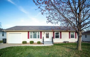 Exterior - New, Relaxing, 3 mins to Missouri Valley College! (Marshall)