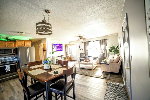 Interior - New, Relaxing, 3 mins to Missouri Valley College! (Marshall)