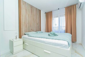 3 bedrooms, iron/ironing board, free WiFi, bed sheets