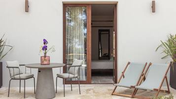Habitación doble, vista al jardín | Terraza o patio