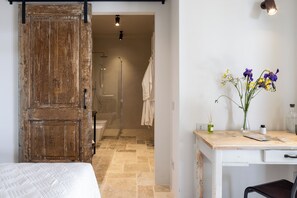Double Room, Garden View | Premium bedding, memory-foam beds, desk, laptop workspace - Casale Oleo (Magliano in Toscana)