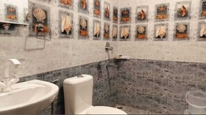 Chambre Classique, balcon | Salle de bain