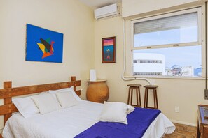 2 chambres, fer et planche à repasser, draps fournis