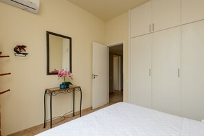 3 bedrooms, iron/ironing board