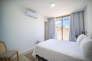 4 soverom, strykejern/-brett, internettilgang og sengetøy