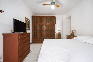 3 bedrooms, iron/ironing board, Internet, bed sheets - CF03 3 apartment with sea view in Praia do Forte (Cabo Frio)