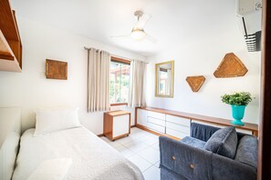 4 habitaciones, tabla de planchar con plancha, internet y ropa de cama 