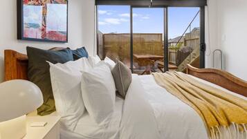3 bedrooms, desk, iron/ironing board, travel cot