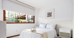 5 chambres, fer et planche à repasser, Wi-Fi, draps fournis