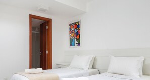 5 habitaciones, tabla de planchar con plancha, wifi y ropa de cama 