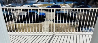 Upper Floor 1 Bedroom Suite with Parking