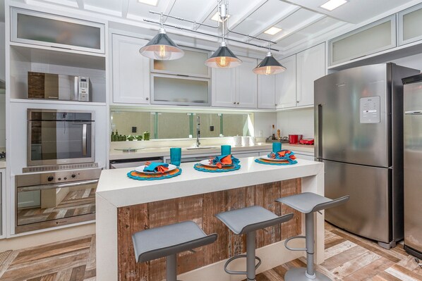 Fridge, microwave, oven, coffee/tea maker