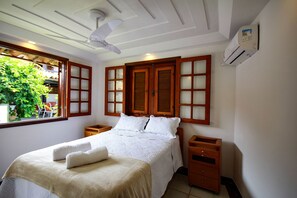 5 chambres, fer et planche à repasser, Wi-Fi, draps fournis