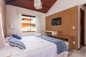 4 bedrooms, iron/ironing board, internet, bed sheets