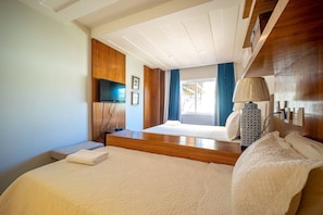 4 bedrooms, iron/ironing board, Internet, bed sheets