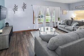 Smart TV - Large Ranch; 4 Bed; 2.5 Bath; Patio (Omaha)