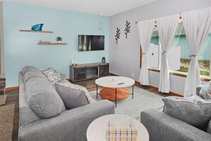 Smart TV - Large Ranch; 4 Bed; 2.5 Bath; Patio (Omaha)