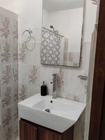 Comfort Apartment | Bathroom