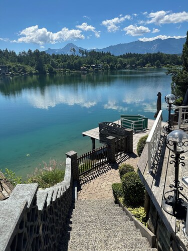 Natural idyll on the lake for rent