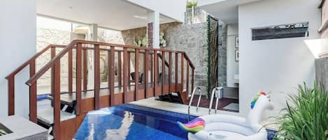 Luksushuone, patio, näköala uima-altaalle (Two Bedroom Villa Pool View) | Samppanjapalvelu