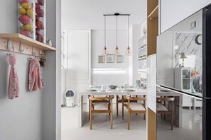 奢華客房, 庭院, 泳池景觀 (Two Bedroom Villa Pool View) | 私人廚房 | 微波爐、烤箱、爐台、電熱水壺