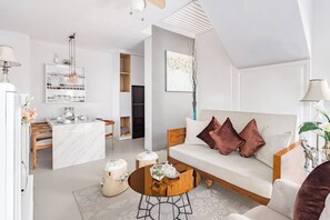 办公桌、熨斗/熨板、免费 WiFi、床单