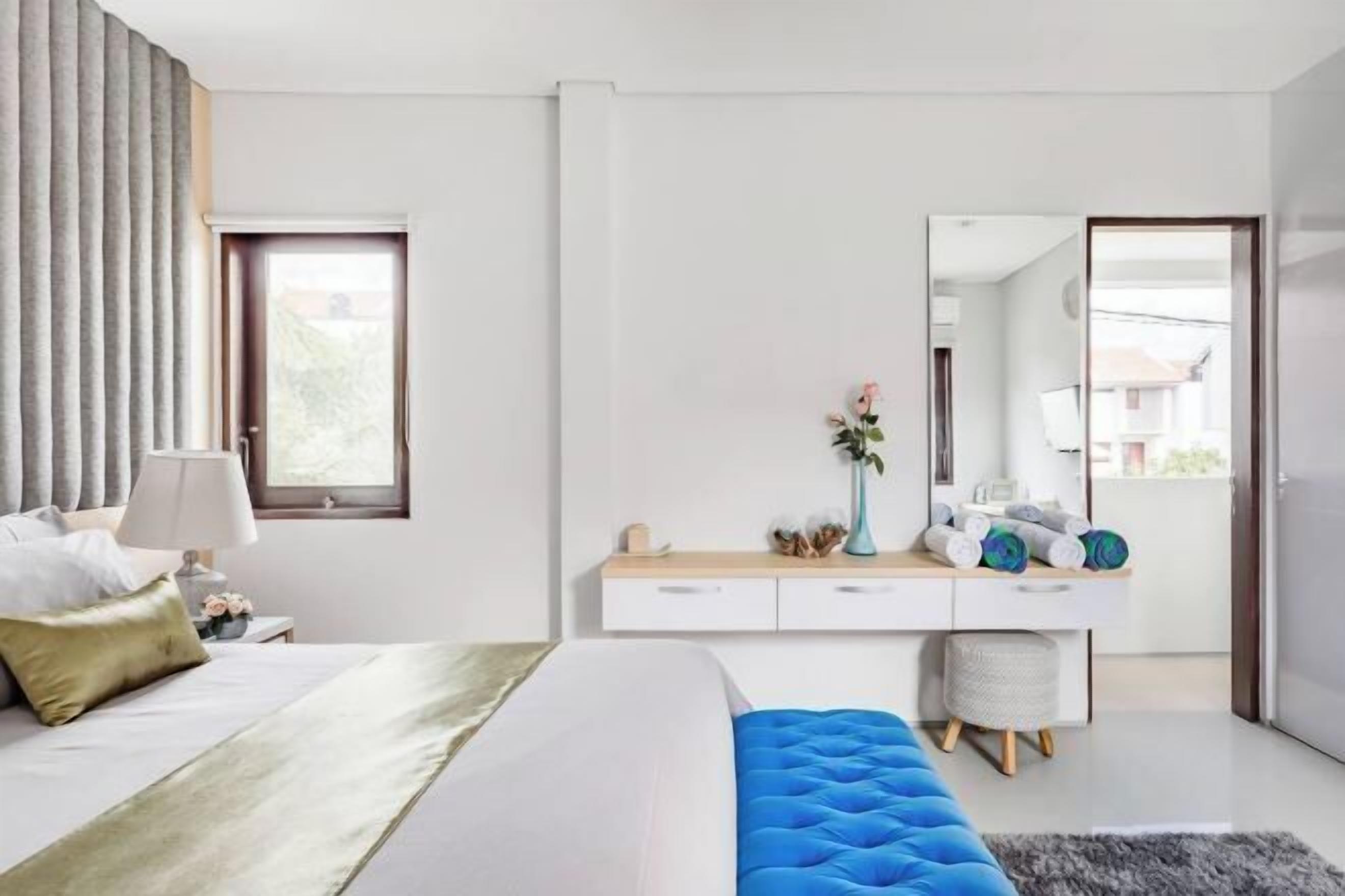 Desk, iron/ironing board, free WiFi, bed sheets