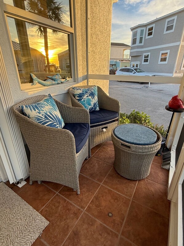 Property grounds - Charming 2-bedroom house in pleasant Jensen Beach with AC, WiFi (Jensen Beach)