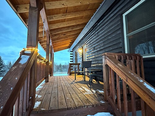 Cozy 1-bedroom cabin with AC, WiFi & garage in charming Ironwood