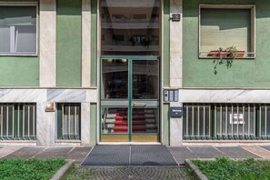 Exterior detail - Mac Mahon 9 - One Bedroom Apartment, Sleeps 2 (Milano)