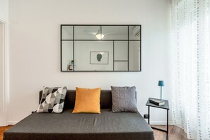 1 bedroom, iron/ironing board, free WiFi, bed sheets - Mac Mahon 9 - One Bedroom Apartment, Sleeps 2 (Milano)