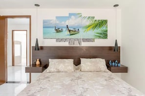 8 chambres, coffres-forts dans les chambres, bureau