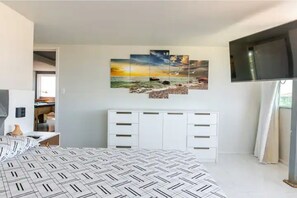 8 bedrooms, in-room safe, desk, iron/ironing board
