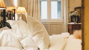 5 sovrum, skrivbord, strykjärn/strykbräda och resesäng