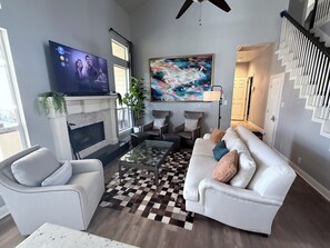 Smart TV, fireplace