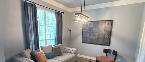 Smart TV, fireplace