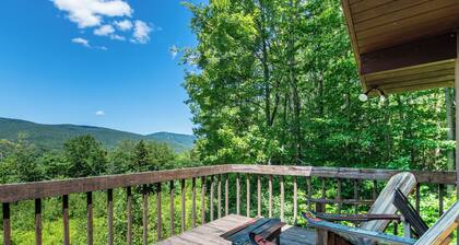 Rustic cabin w/ mountain view & fireplace