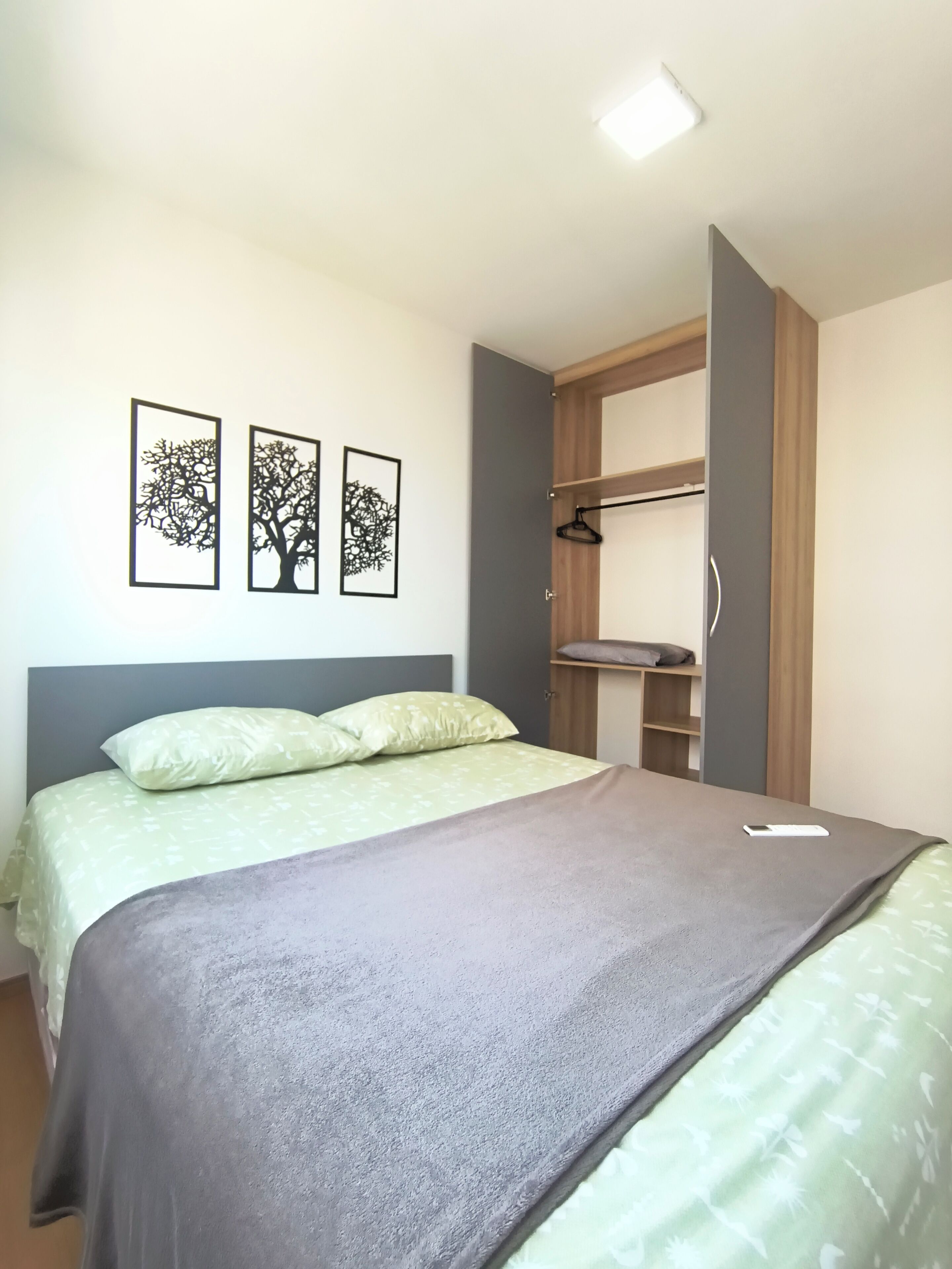 2 quartos, ferros/tábuas de passar roupa, Wi-Fi de cortesia